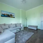 Julie Suite Top Center